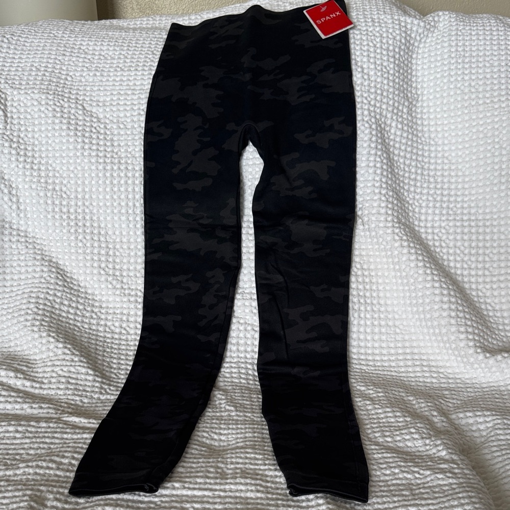 Spanx Black Camo Leggings Size Small